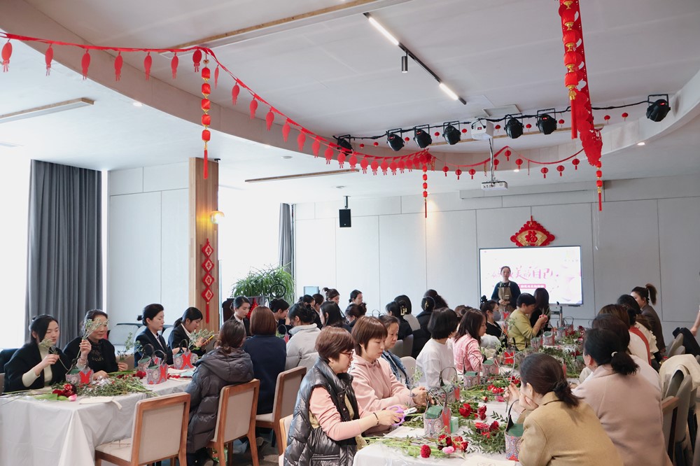 做最美的自己|開元集團(tuán)舉行“三八女神節(jié)”插花與美妝活動(dòng)