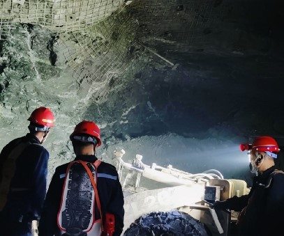 西溝鐵礦｜織密安全防護(hù)網(wǎng)，護(hù)航全年“零傷亡”